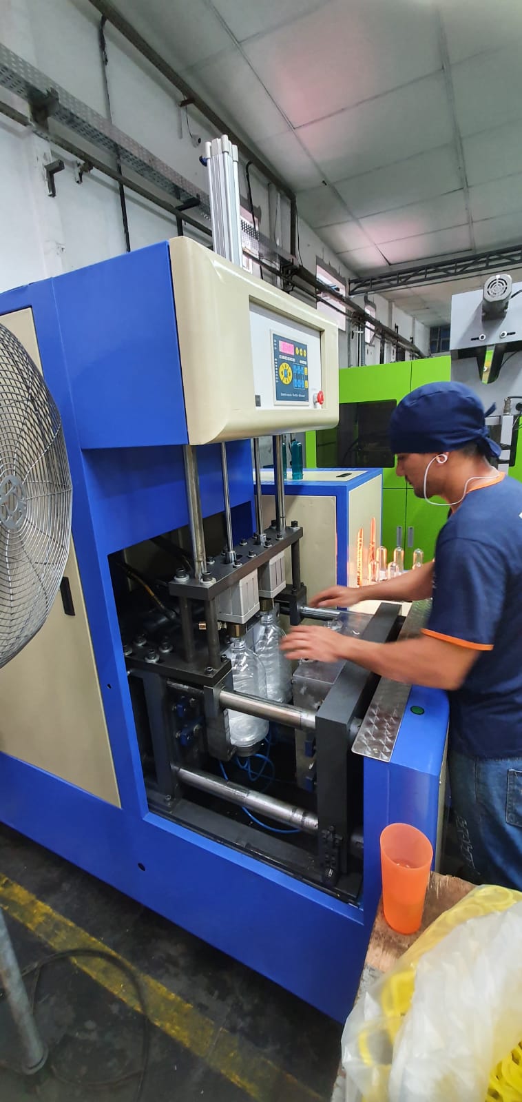 Máquina de soplado por estiramiento PET