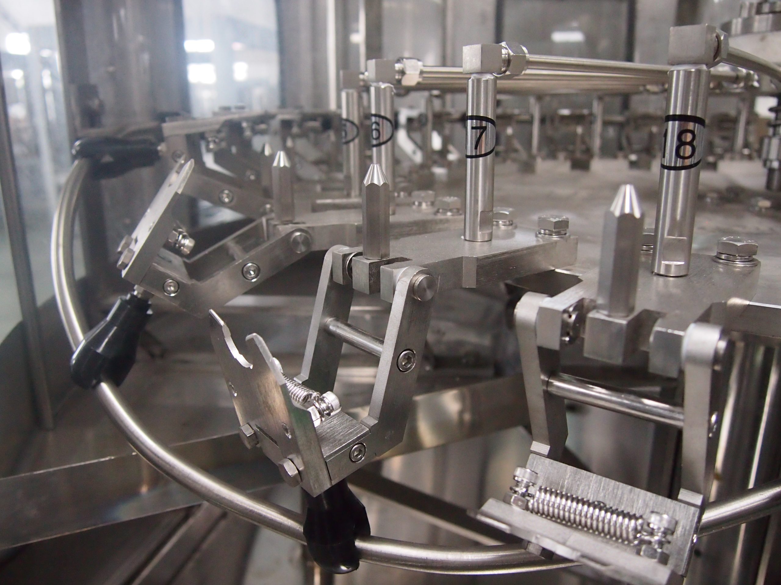 equipo de llenado de agua purificada con sistema de sujeción por cuello