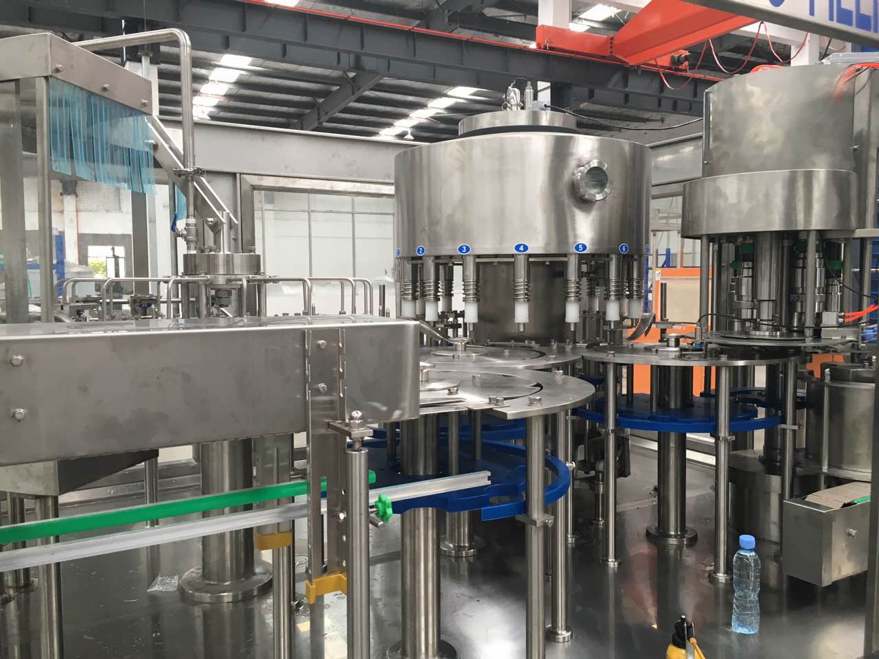 llenadora automática de agua mineral 6000 botellas por hora