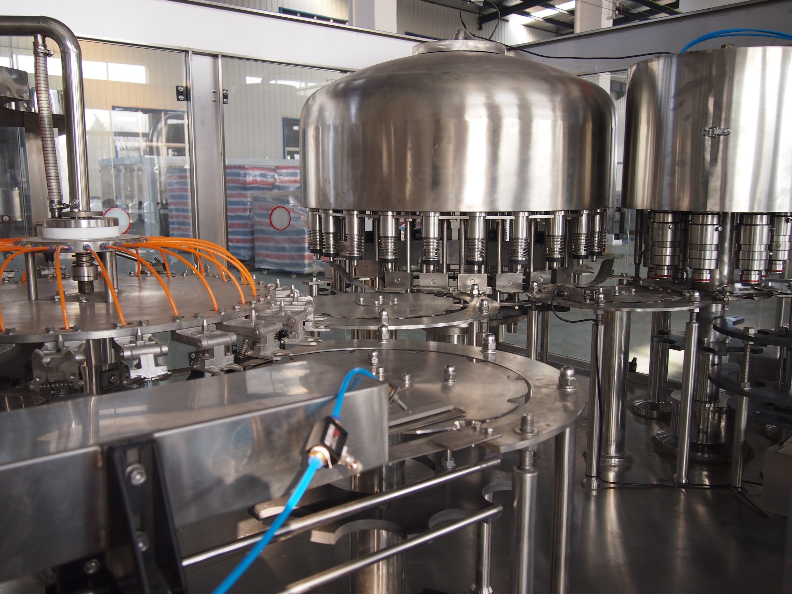 máquina automática 3 en 1 para agua mineral 6000 bph