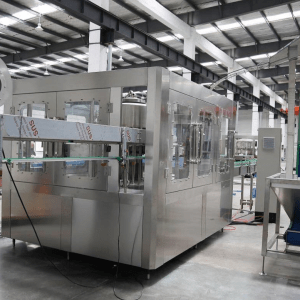 máquina llenadora de agua mineral automática